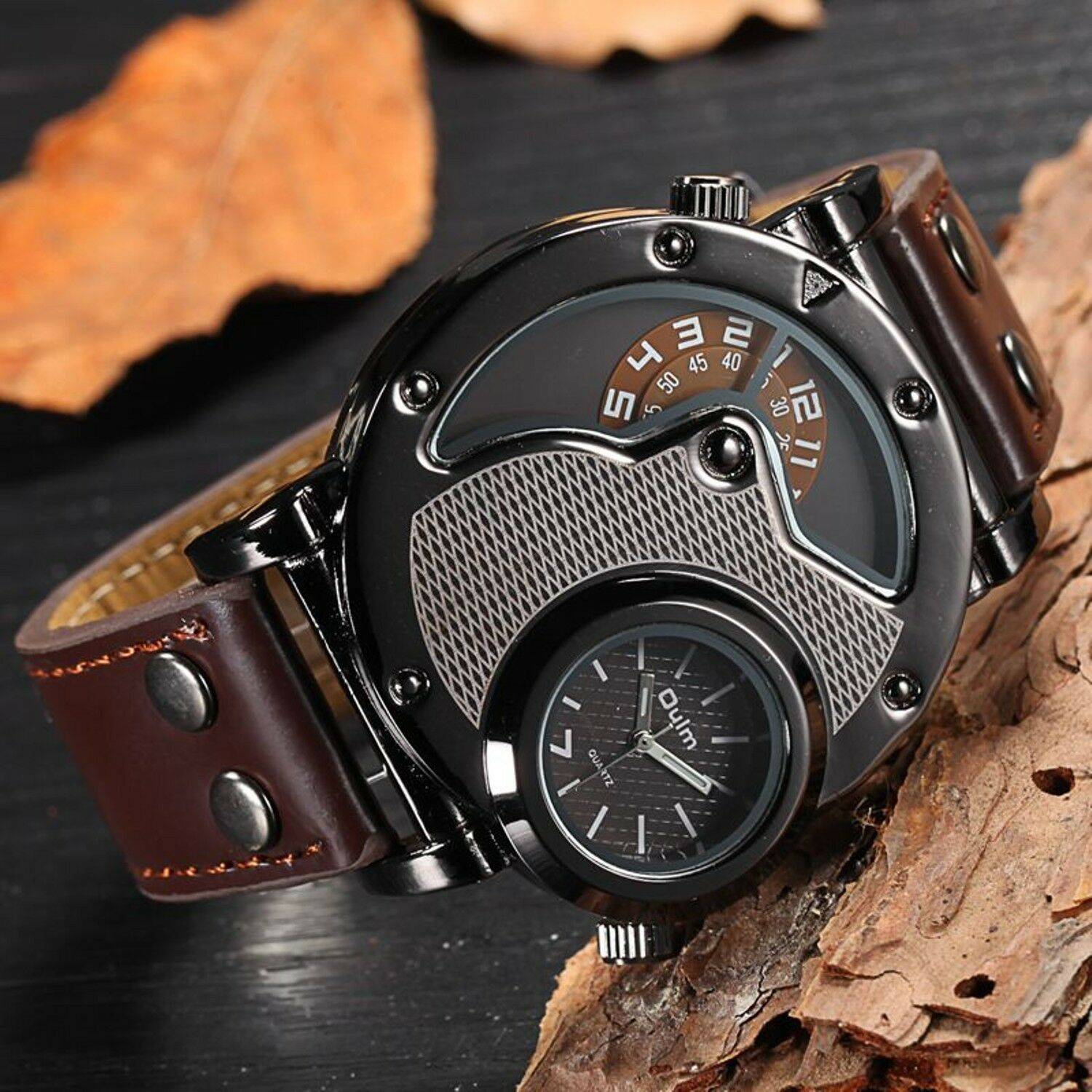 Antique two time zone wristwatch with elegant design4